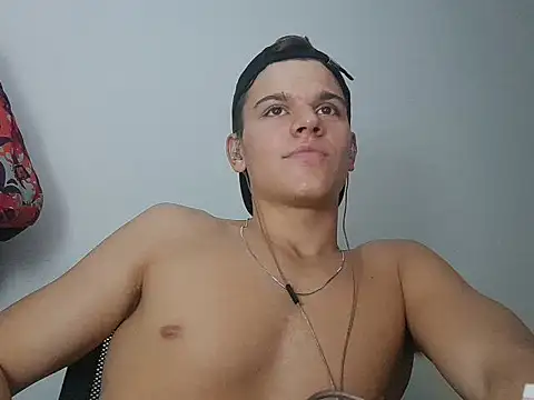 Snapshot of vitorsafado19 chatting on 03/05/25, 04:56 vitorsafado19 online show from 03/05/25, 04:56