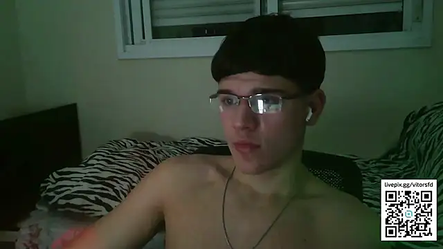 Snapshot of vitorsafado19 chatting on 10/03/25, 03:20 vitorsafado19 online show from 10/03/25, 03:20