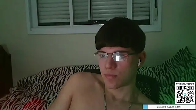 Snapshot of vitorsafado19 chatting on 10/19/25, 05:10 vitorsafado19 online show from 10/19/25, 05:10