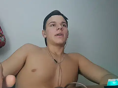 Snapshot of vitorsafado19 chatting on 03/04/25, 05:53 vitorsafado19 online show from 03/04/25, 05:53