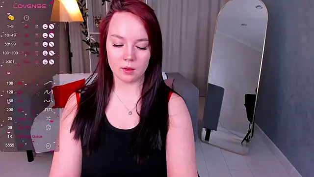 Snapshot of maya_suun chatting on 12/17/25, 01:32 maya suun online show from 12/17/25, 01:32