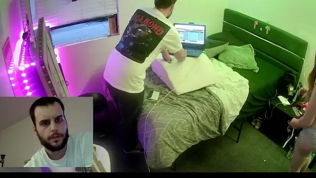 Snapshot of barbieinbondage7 chatting on 03/15/25, 01:51 barbieinbondage7 online show from 03/15/25, 01:51