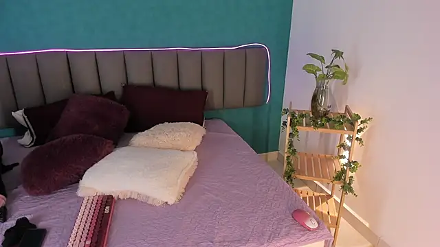 Snapshot of AriaMoonLight chatting on 11/23/25, 12:04 AriaMoonLight online show from 11/23/25, 12:04