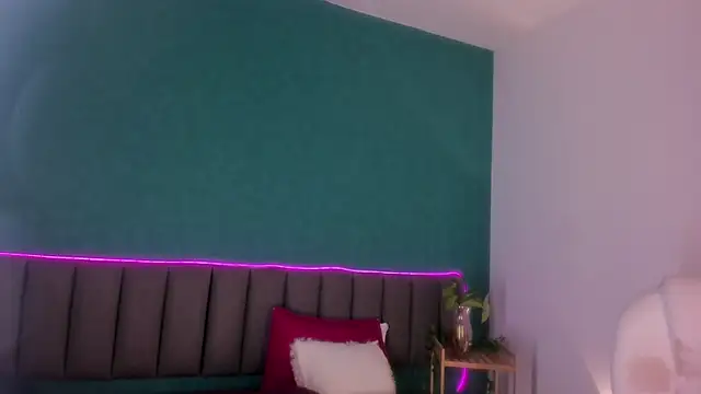 Snapshot of AriaMoonLight chatting on 09/26/25, 12:01 AriaMoonLight online show from 09/26/25, 12:01