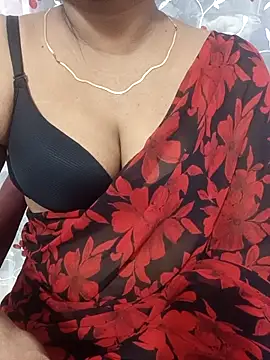 Snapshot of Vedha_Vedhika chatting on 10/28/25, 11:31 Vedha Vedhika online show from 10/28/25, 11:31