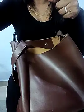 Snapshot of Vedha_Vedhika chatting on 03/08/25, 10:34 Vedha Vedhika online show from 03/08/25, 10:34