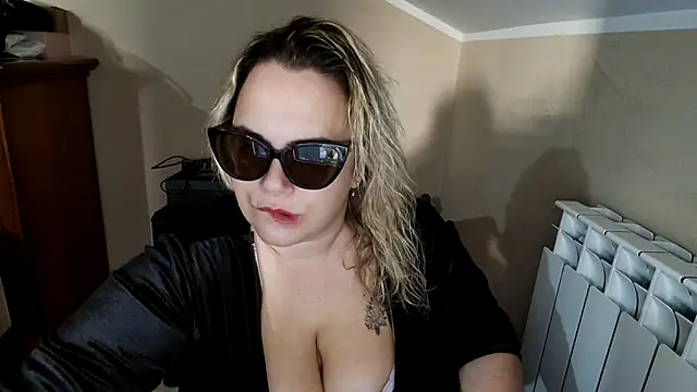 topina8 online show from 11/18/25, 02:53