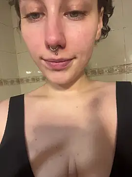 Snapshot of Molli_Luv chatting on 01/18/26, 02:20 Molli Luv online show from 01/18/26, 02:20