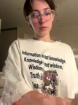 Molli Luv online show from 10/17/25, 05:48