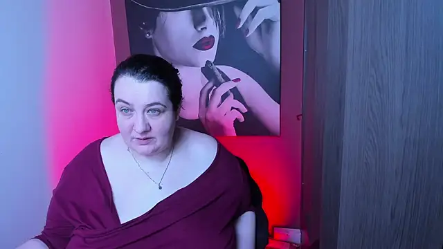 QueenOfHaze online show from 12/16/25, 07:56