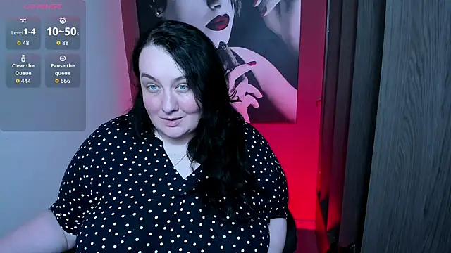 Snapshot of QueenOfHaze chatting on 04/11/26, 08:34 QueenOfHaze online show from 04/11/26, 08:34