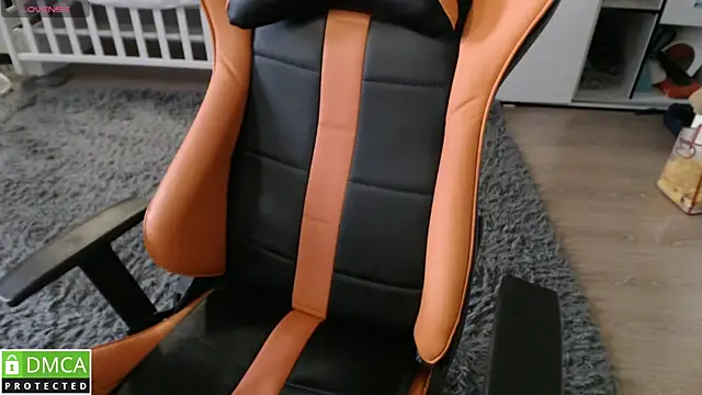 crystalyss online show from 11/05/25, 03:20