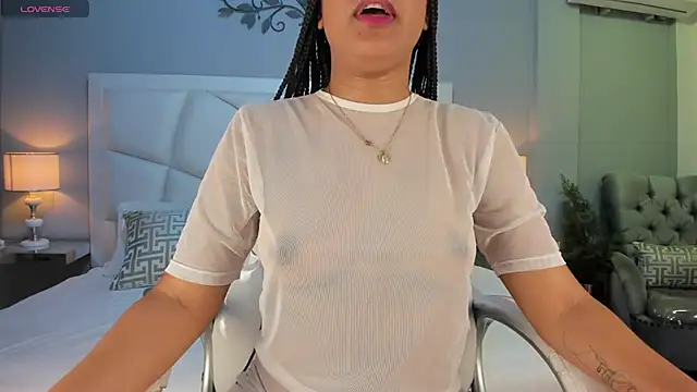 Snapshot of ZoeySnow chatting on 03/03/25, 11:44 ZoeySnow online show from 03/03/25, 11:44