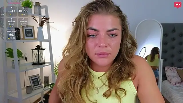 Donna Sun online show from 09/28/25, 08:54