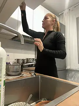 Donna Sun online show from 02/10/25, 06:35