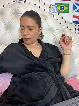 Snapshot of isabelajonesgl chatting on 06/18/26, 07:52 isabelajonesgl online show from 06/18/26, 07:52