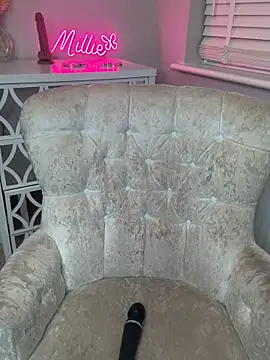 MakemeMillie1 online show from 12/01/25, 07:31