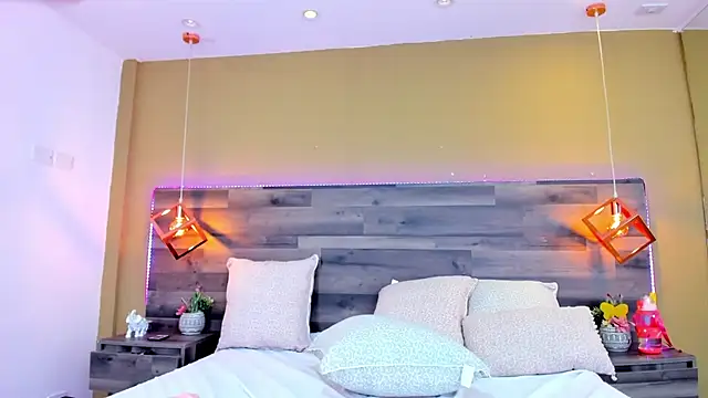 Snapshot of MeganCrow chatting on 03/09/25, 09:46 MeganCrow online show from 03/09/25, 09:46