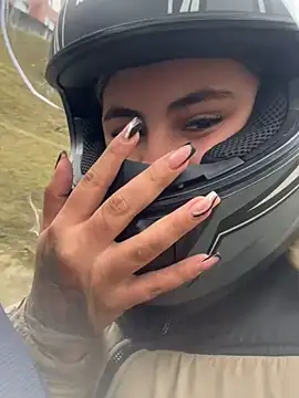 Snapshot of MeganCrow chatting on 10/15/25, 05:21 MeganCrow online show from 10/15/25, 05:21