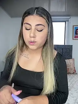 Snapshot of MeganCrow chatting on 12/18/25, 09:40 MeganCrow online show from 12/18/25, 09:40