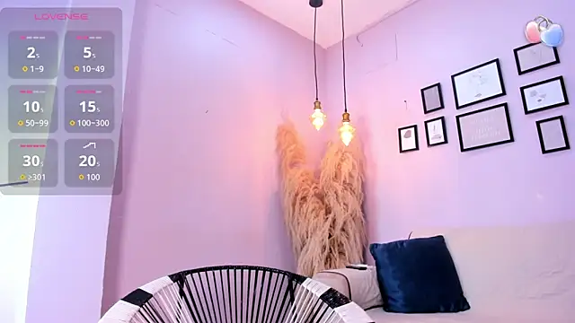 Snapshot of alana_rossetti chatting on 12/15/25, 12:44 alana rossetti online show from 12/15/25, 12:44