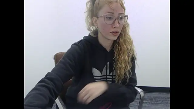 rosepuss online show from 12/19/25, 02:19