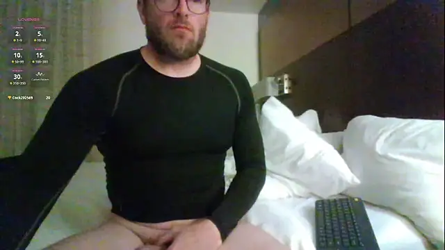 Snapshot of rrunner7718 chatting on 09/13/25, 05:29 rrunner7718 online show from 09/13/25, 05:29