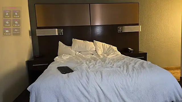 Snapshot of rrunner7718 chatting on 09/14/25, 04:29 rrunner7718 online show from 09/14/25, 04:29