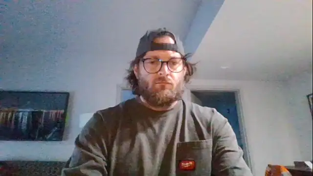 Snapshot of rrunner7718 chatting on 03/18/25, 02:06 rrunner7718 online show from 03/18/25, 02:06