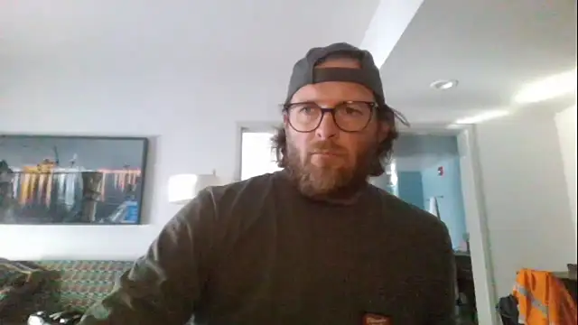 Snapshot of rrunner7718 chatting on 03/18/25, 10:04 rrunner7718 online show from 03/18/25, 10:04