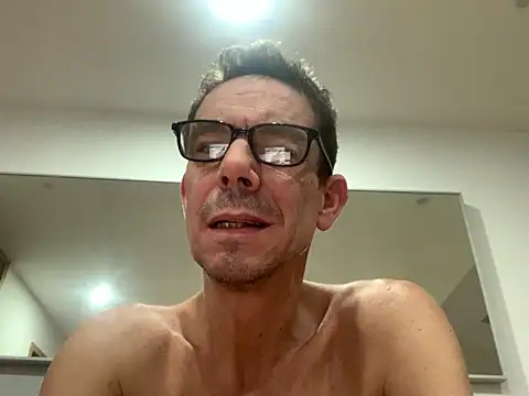 Kenhornu online show from 11/18/25, 08:01