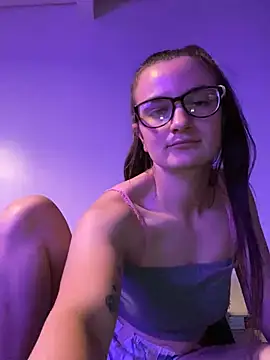 thequeenkendall2025 online show from 02/04/25, 09:49