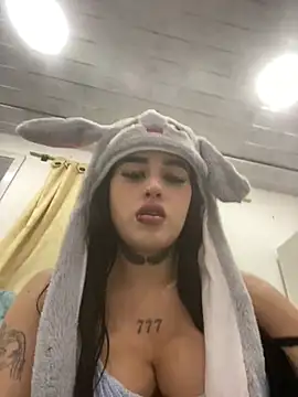 Snapshot of Girl_milk7 chatting on 03/18/25, 03:45 Girl milk7 online show from 03/18/25, 03:45