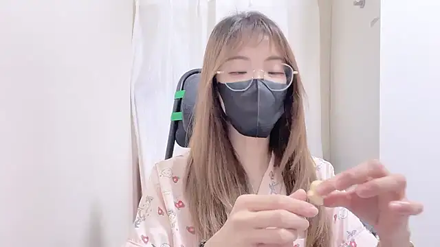 Snapshot of Chu1314 chatting on 10/18/25, 03:36 Chu1314 online show from 10/18/25, 03:36