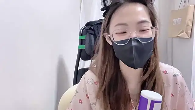 Snapshot of Chu1314 chatting on 10/23/25, 03:32 Chu1314 online show from 10/23/25, 03:32