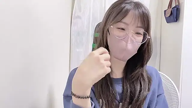 Chu1314 online show from 11/28/25, 03:23