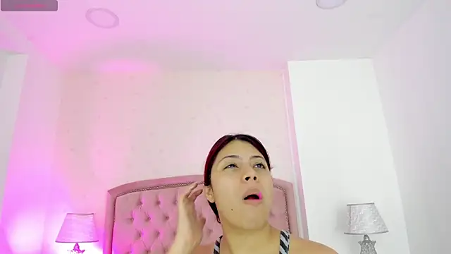 Kendall  Fox online show from 11/01/25, 07:02