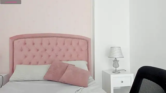 Kendall  Fox online show from 11/27/25, 06:25