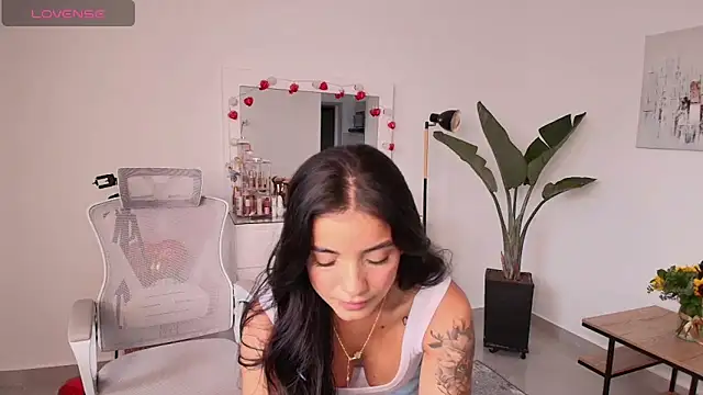 LairaScott online show from 02/26/26, 09:26