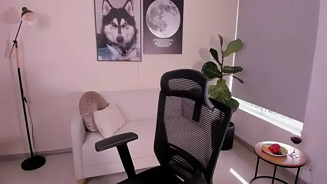 LairaScott online show from 12/14/25, 09:20