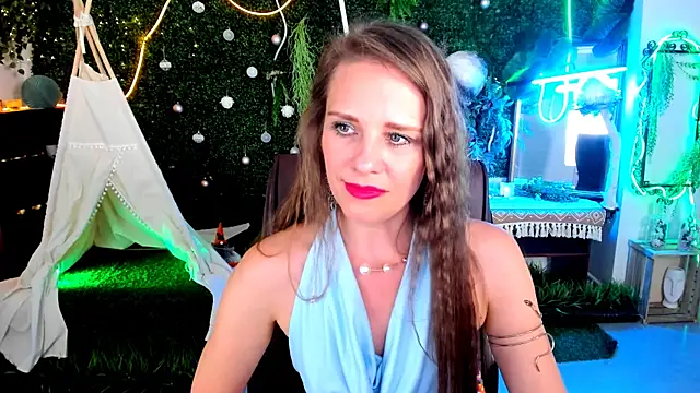 Snapshot of EmiliaBedy chatting on 07/20/26, 10:39 EmiliaBedy online show from 07/20/26, 10:39