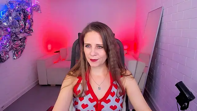 EmiliaBedy online show from 11/18/25, 09:12