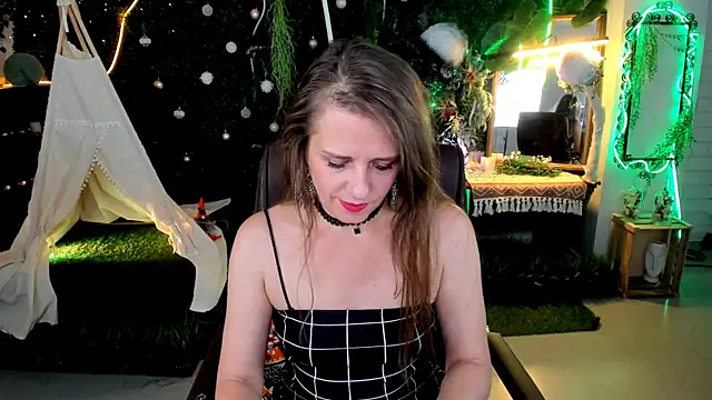 EmiliaBedy online show from 06/15/26, 09:42