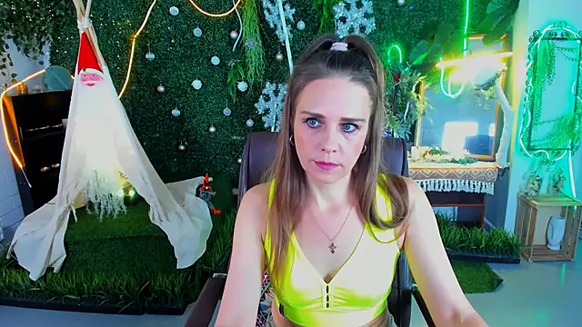 EmiliaBedy online show from 12/18/25, 09:03