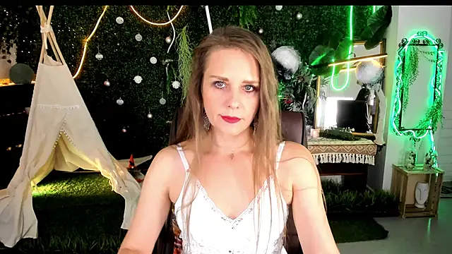Snapshot of EmiliaBedy chatting on 06/21/26, 09:04 EmiliaBedy online show from 06/21/26, 09:04