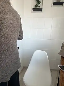 bunnythetailor online show from 02/19/25, 01:06