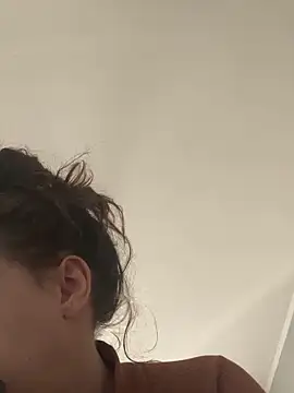 bunnythetailor online show from 12/16/25, 01:04