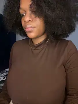 Snapshot of Boneca25 chatting on 10/25/25, 09:08 Boneca25 online show from 10/25/25, 09:08