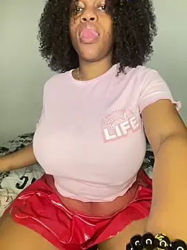 Snapshot of Boneca25 chatting on 11/30/25, 08:48 Boneca25 online show from 11/30/25, 08:48