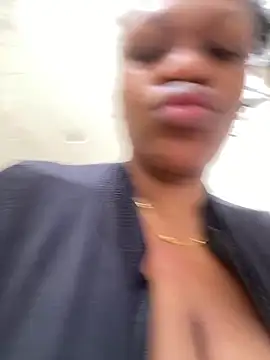 Snapshot of Boneca25 chatting on 11/24/25, 09:20 Boneca25 online show from 11/24/25, 09:20